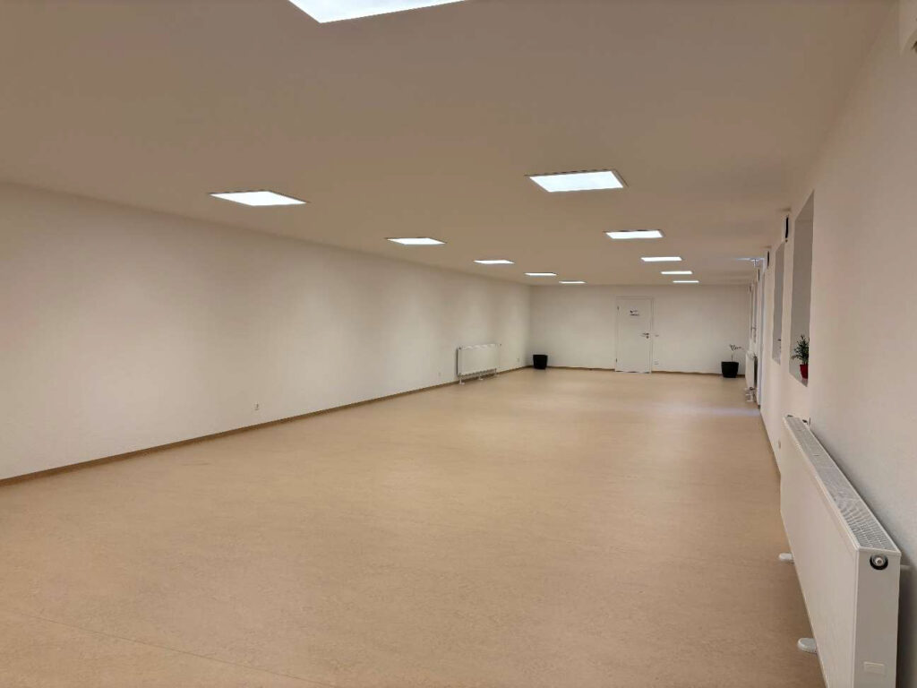 thumbnail of Bewegungsraum 20 x 6 m