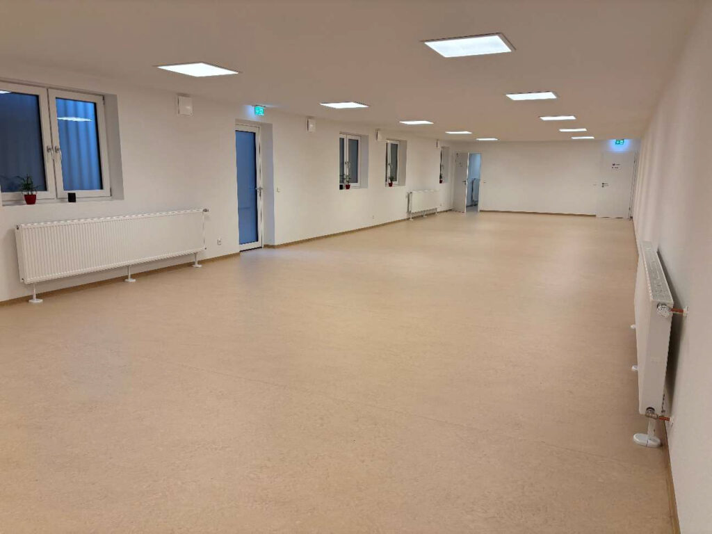 thumbnail of Bewegungsraum 20 x 6 m